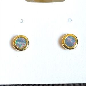 Opal & 14k gold EUC stud bezel set round earrings. Genuine gemstone, stamped 14k